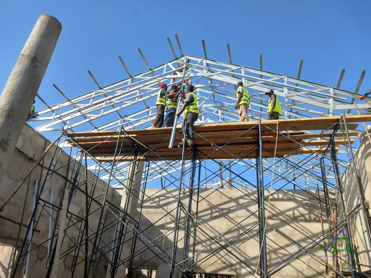 Jufo Construction crew erecting light gauge steel roof trusses