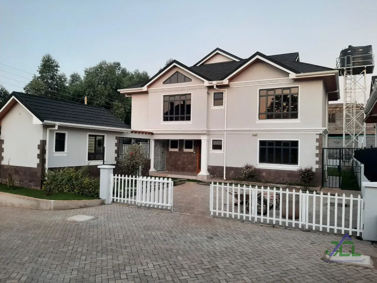Jufo Construction roofing project
